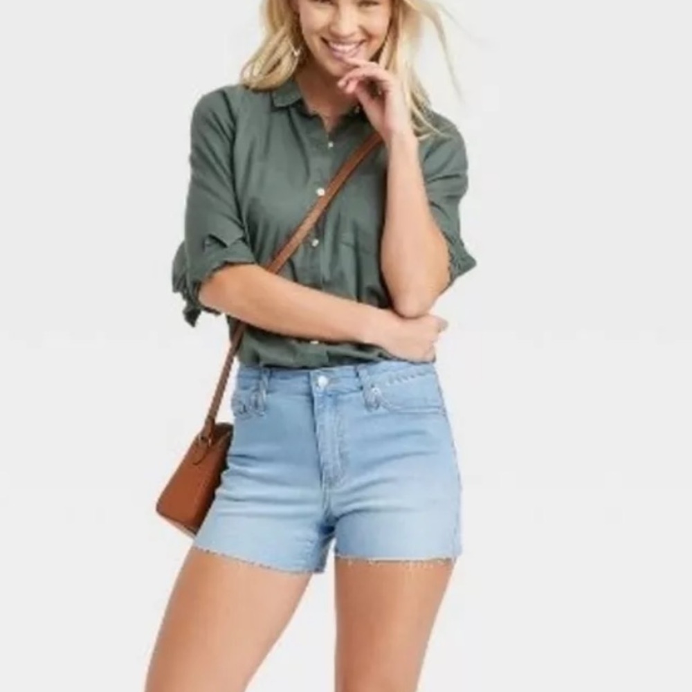 WOMEN'S High Rise Midi Jean Shorts- Light wash - Universal Thread Sz 18